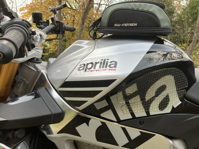 aprilia - tuono--v4-1100-factory