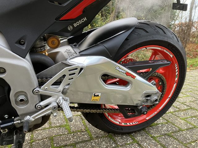 aprilia - tuono--v4-1100-factory