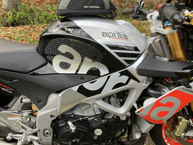 aprilia - tuono--v4-1100-factory