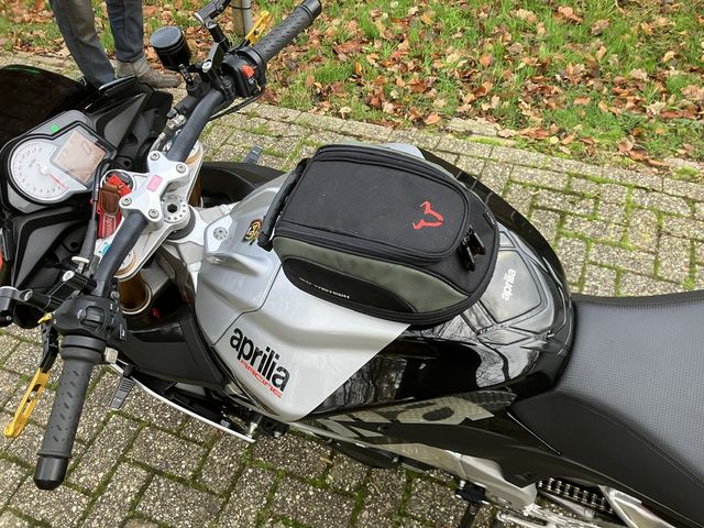 aprilia - tuono--v4-1100-factory