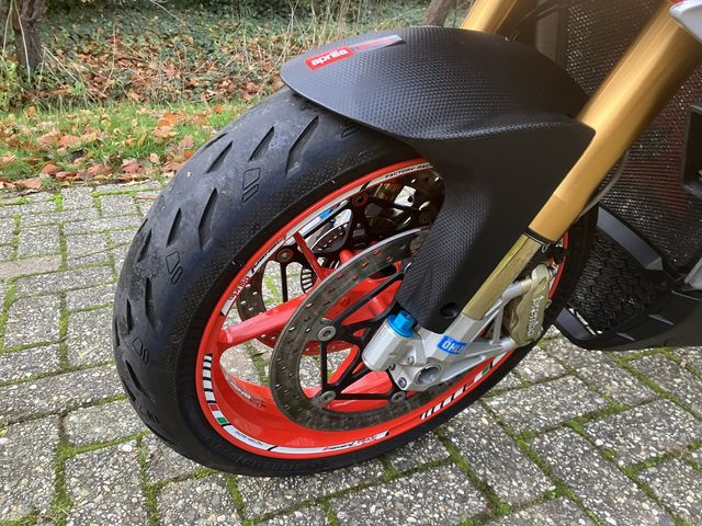 aprilia - tuono--v4-1100-factory