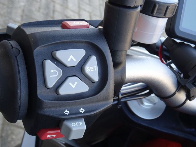 ktm - 1290-super-duke-r