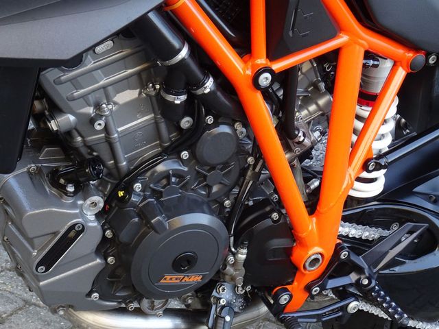 ktm - 1290-super-duke-r