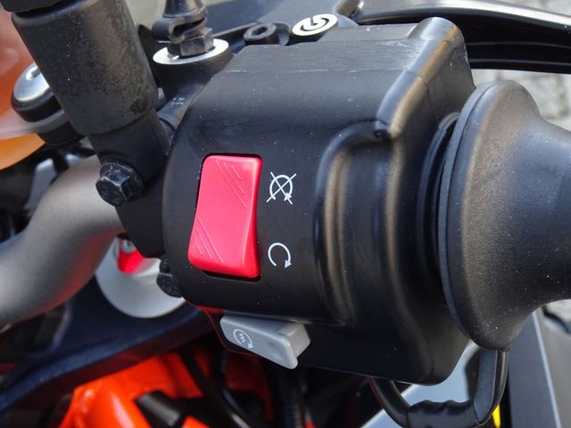 ktm - 1290-super-duke-r