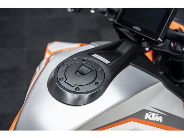 ktm - 1290-super-duke-r-evo