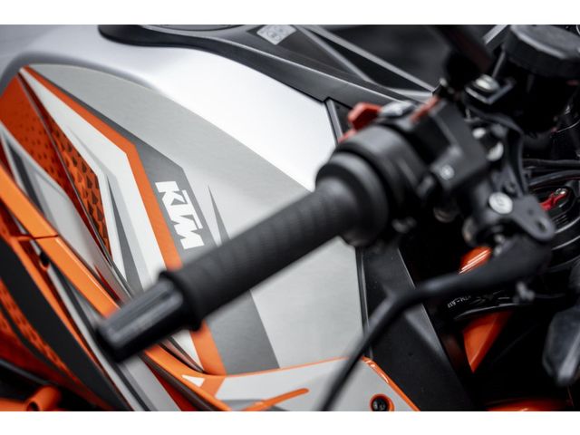 ktm - 1290-super-duke-r-evo