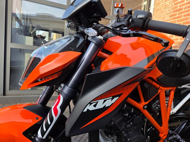 ktm - 1290-super-duke-r