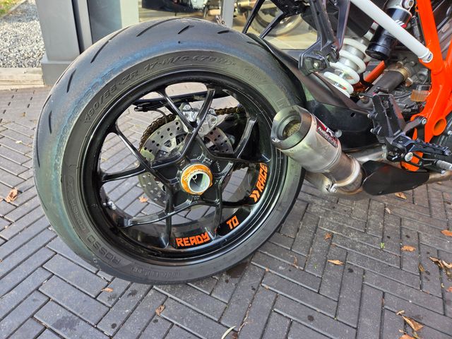ktm - 1290-super-duke-r