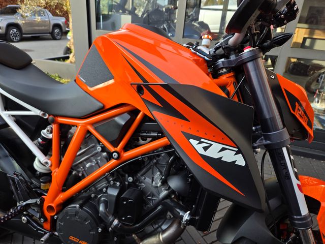 ktm - 1290-super-duke-r