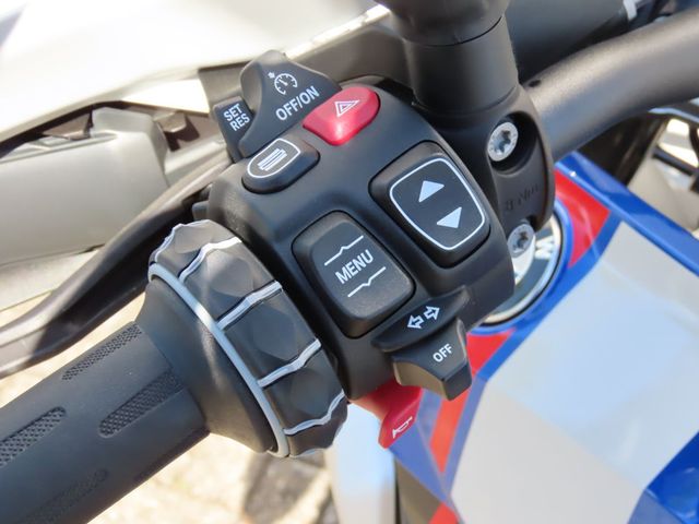 bmw - r-1300-gs