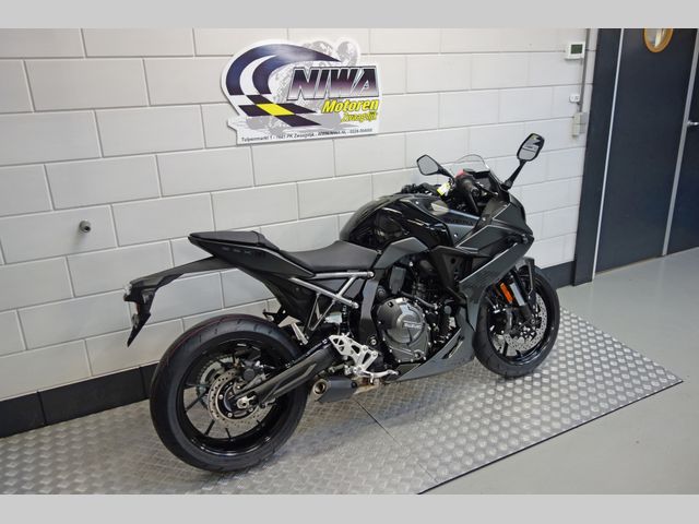 suzuki - gsx-8r