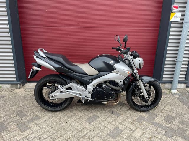 suzuki - gsr-600