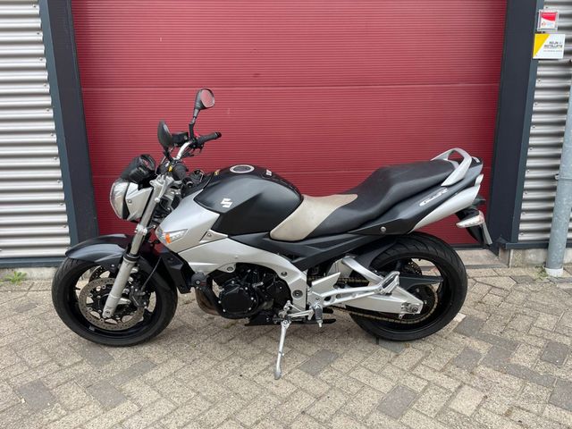 suzuki - gsr-600