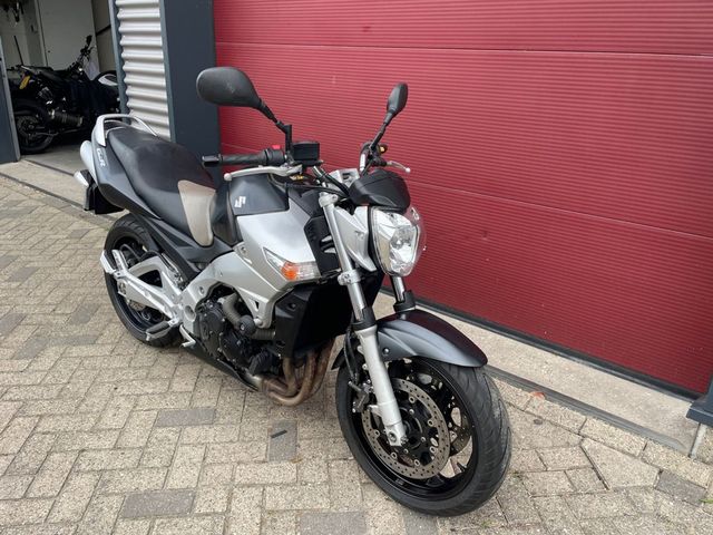 suzuki - gsr-600