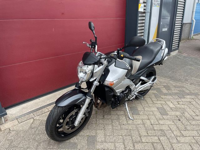 suzuki - gsr-600
