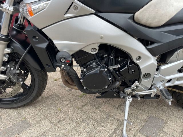 suzuki - gsr-600