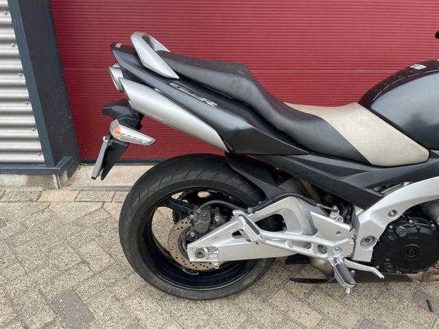 suzuki - gsr-600