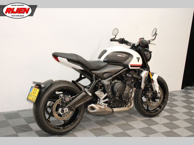 triumph - trident-660