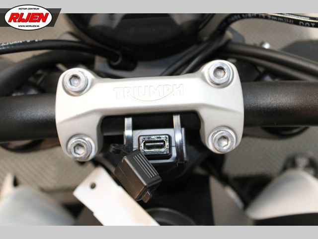 triumph - trident-660