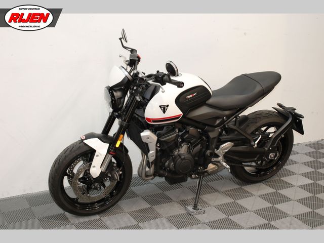 triumph - trident-660