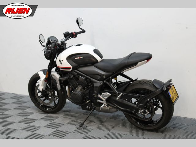 triumph - trident-660