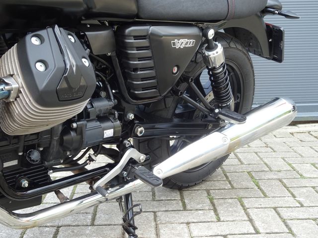 moto-guzzi - v-7-stone