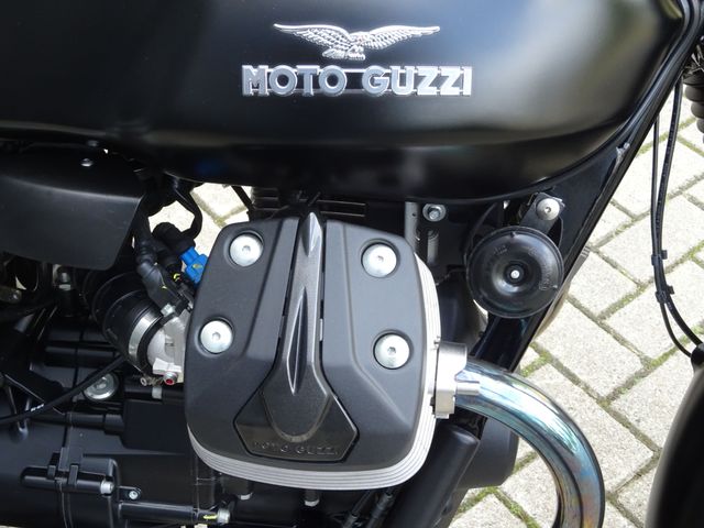 moto-guzzi - v-7-stone