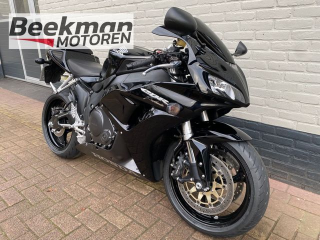 honda - cbr-1000-rr-fireblade