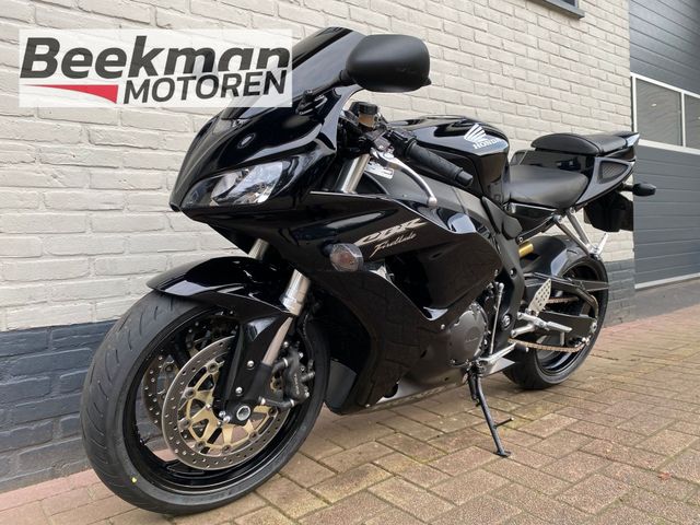 honda - cbr-1000-rr-fireblade