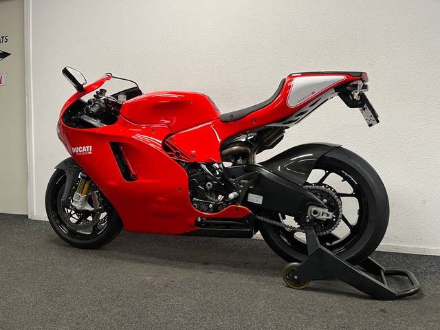 ducati - d-16-rr-desmosedici