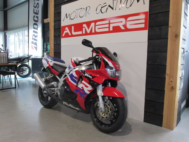 honda - cbr-900-rr-fireblade