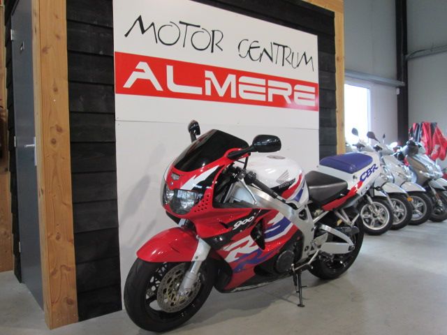 honda - cbr-900-rr-fireblade