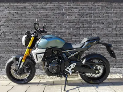 SUZUKI GSX-8T – foto 2