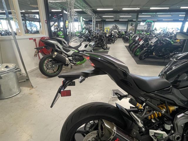 kawasaki - z900-se-performance