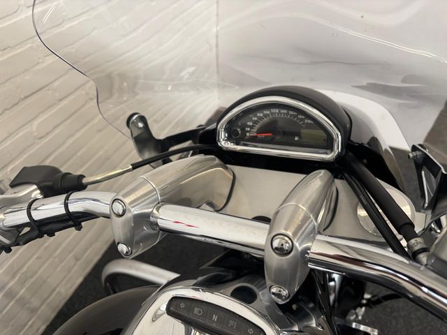suzuki - m-1500-intruder