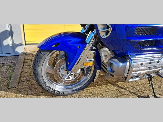 honda - gl-1800-goldwing