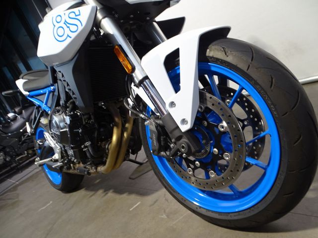suzuki - gsx-8s