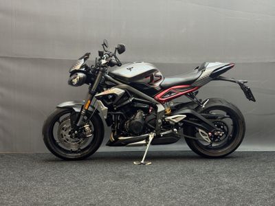TRIUMPH STREET TRIPLE RS – foto 4