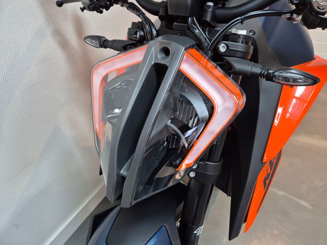 ktm - 1290-super-duke-r