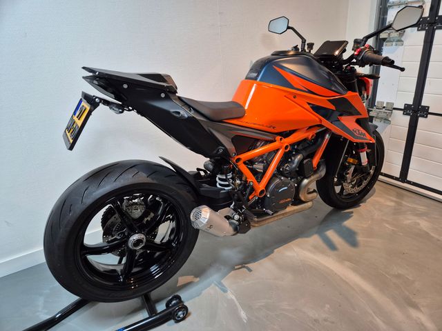 ktm - 1290-super-duke-r