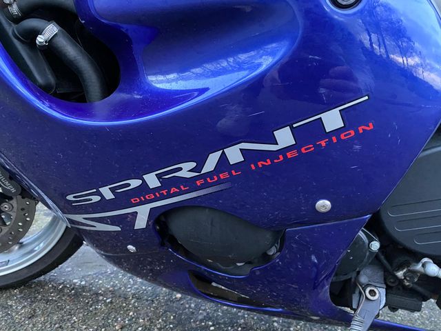 triumph - sprint-st-955