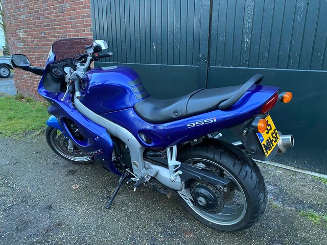 triumph - sprint-st-955