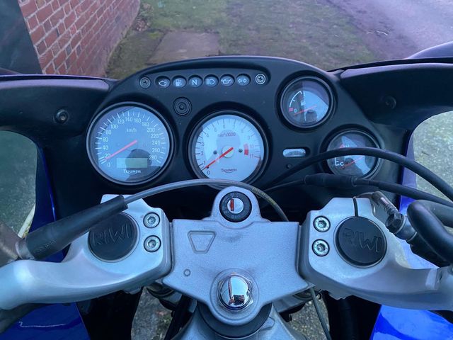 triumph - sprint-st-955