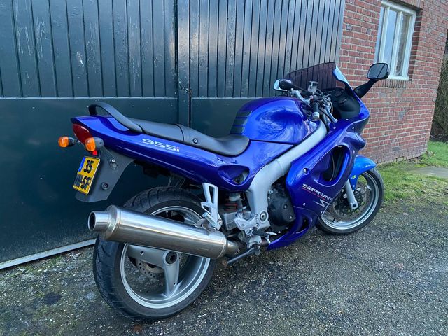 triumph - sprint-st-955