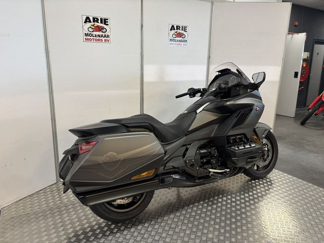 honda - gl-1800-goldwing-bagger-dct