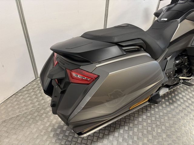 honda - gl-1800-goldwing-bagger-dct