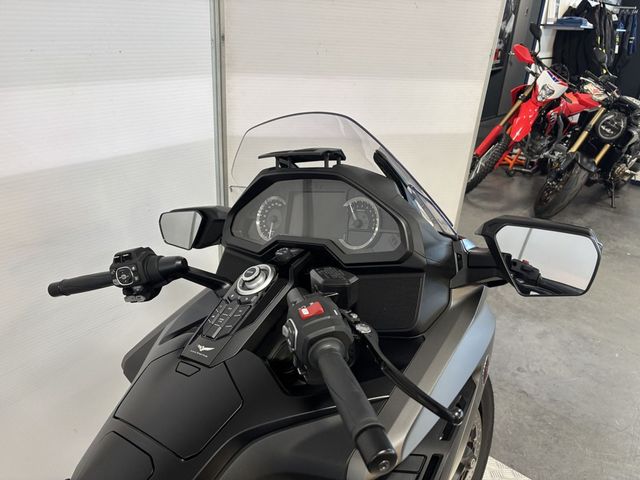 honda - gl-1800-goldwing-bagger-dct