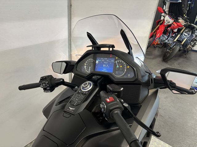 honda - gl-1800-goldwing-bagger-dct