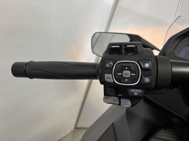 honda - gl-1800-goldwing-bagger-dct