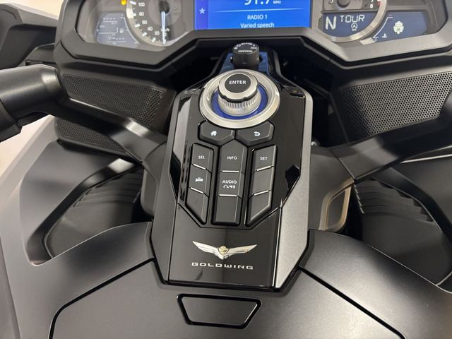 honda - gl-1800-goldwing-bagger-dct